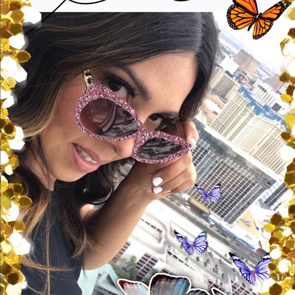 My name is Roxy & I'm a Poshaholic โกโก - Picture 3 of 8